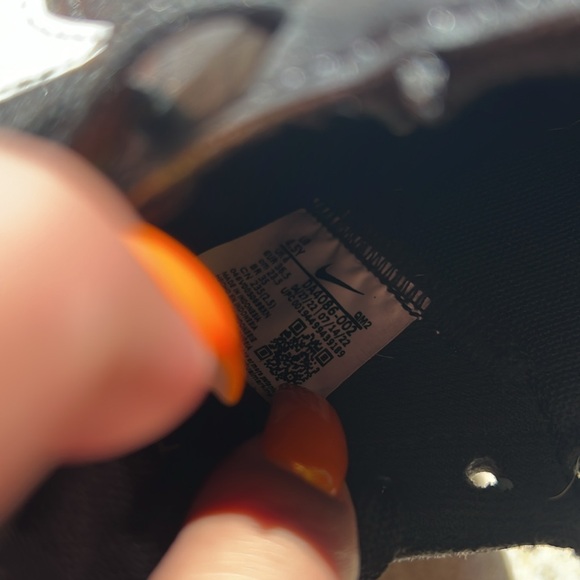 Nike - Picture 5 of 7